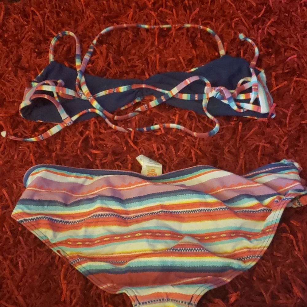 Bikini - Picture 2 of 3